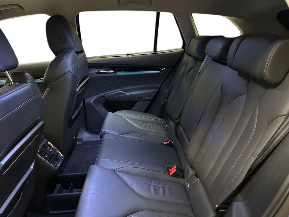 Skoda Enyaq 60 iV Plus 5d