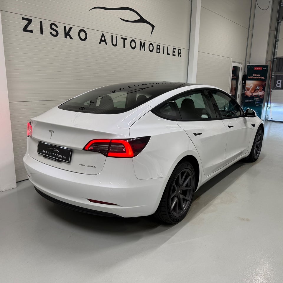 Tesla Model 3 Long Range AWD 4d