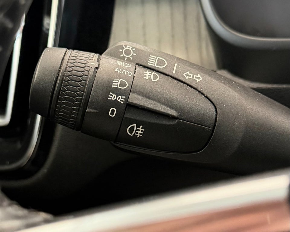Volvo XC40 2,0 D4 190 Inscription aut. AWD Van 5d