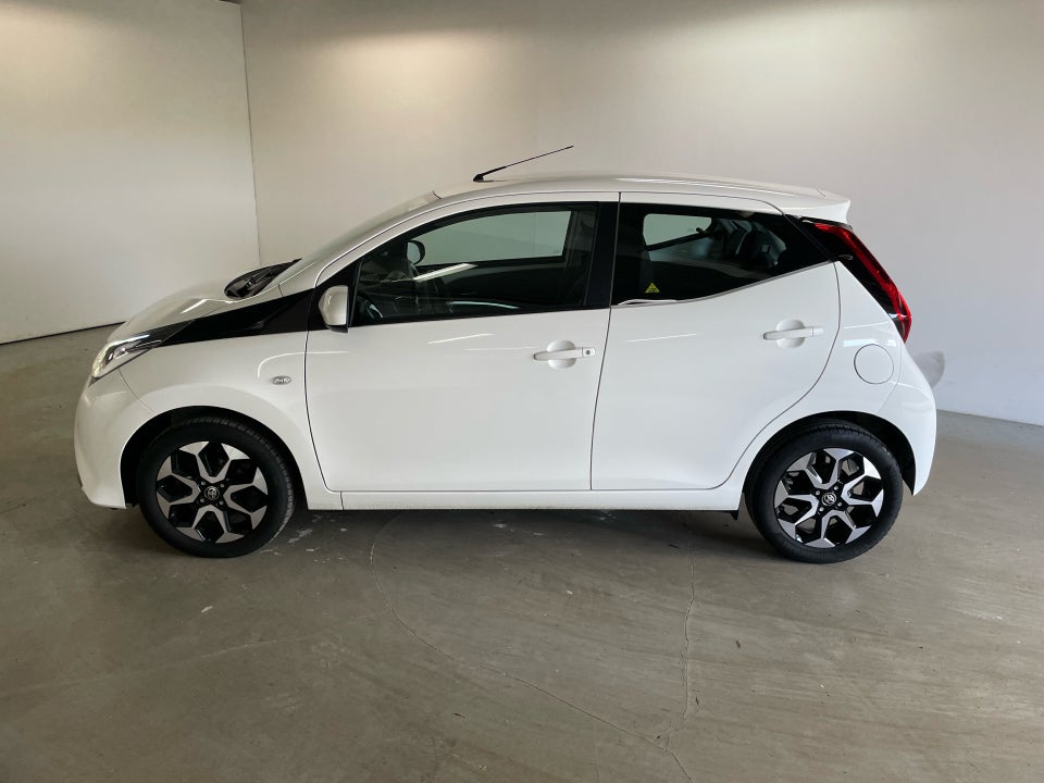 Toyota Aygo 1,0 VVT-i x-plore 5d