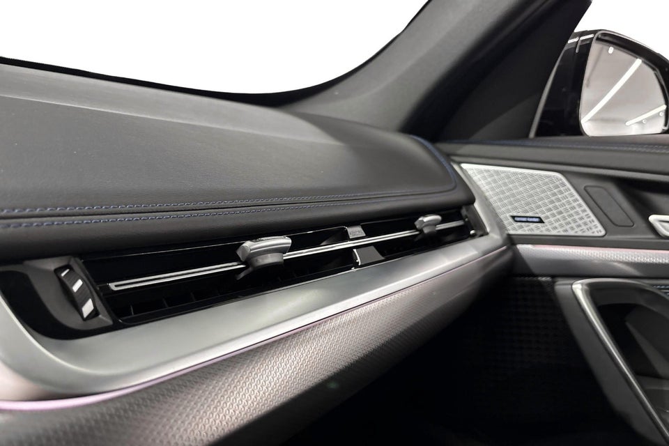 BMW iX1 eDrive20 M-Sport Pro 5d