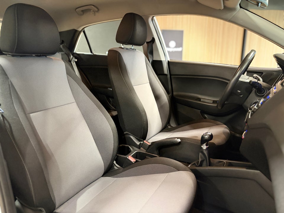 Hyundai i20 1,25 Passion 5d