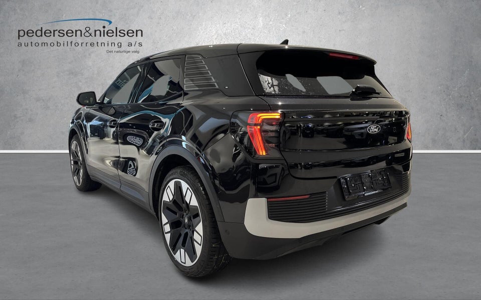 Ford Explorer 82 Premium Extended Range 5d