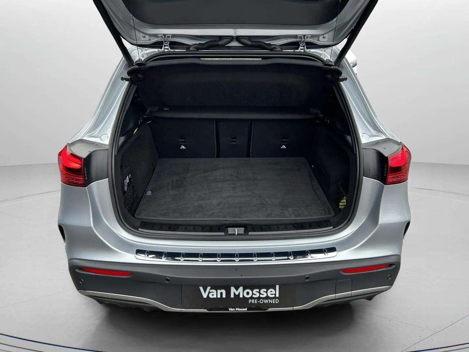 Mercedes EQA300 AMG Line 4Matic 5d