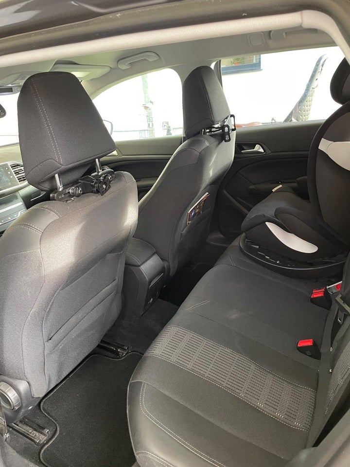 Peugeot 308 1,2 e-THP 130 Allure+ SW 5d