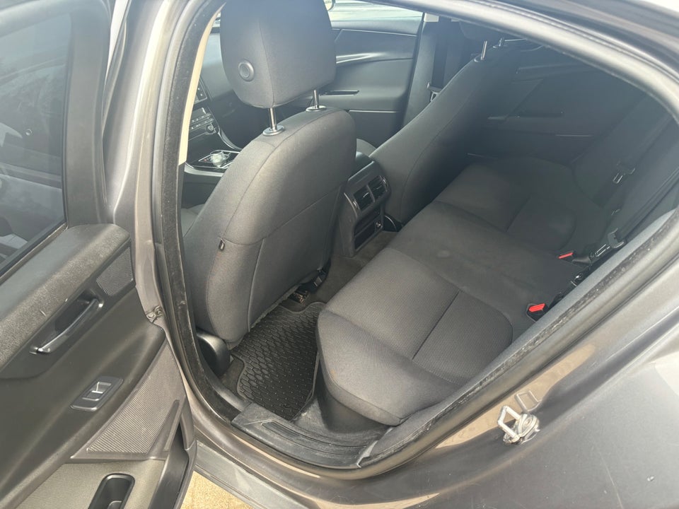 Jaguar XE 2,0 D180 Prestige aut. 4d