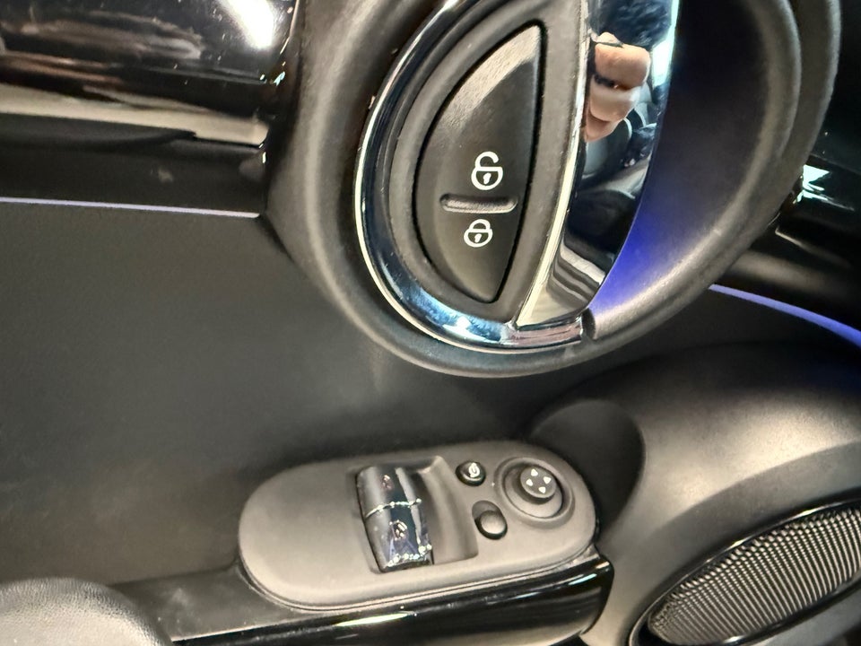 MINI Cooper SE Essential 3d