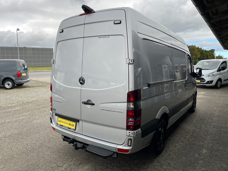 Mercedes Sprinter 319 3,0 CDi R2 Kassevogn aut. 6d