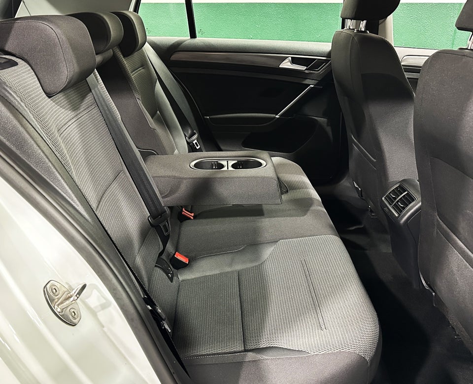 VW Golf VII 2,0 TDi 150 Comfortline DSG 5d