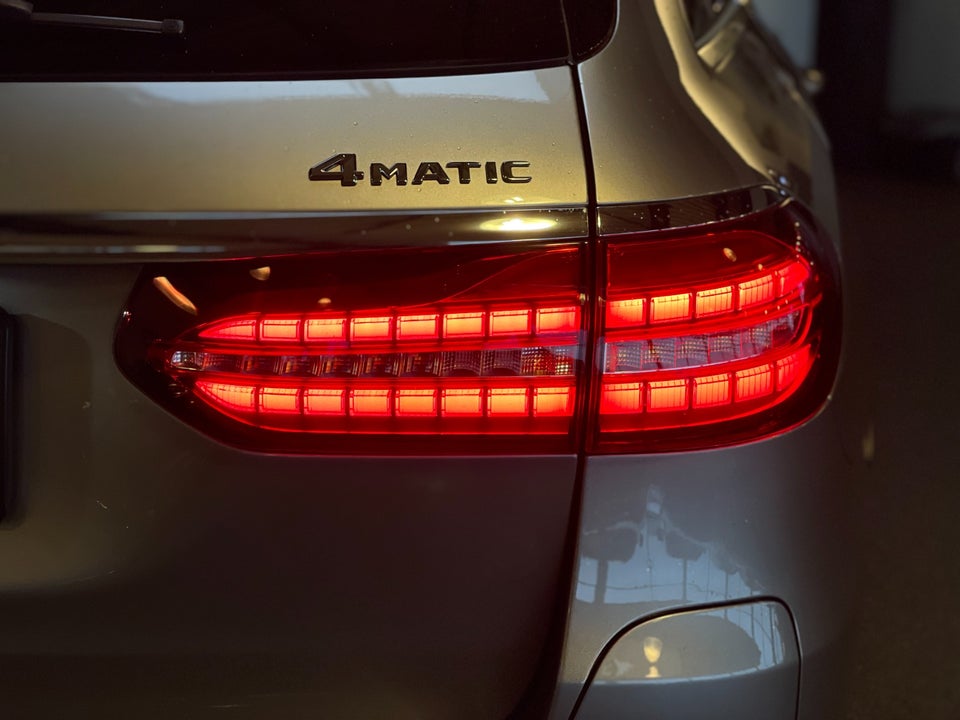 Mercedes E300 de 2,0 AMG Line stc. aut. 4Matic 5d