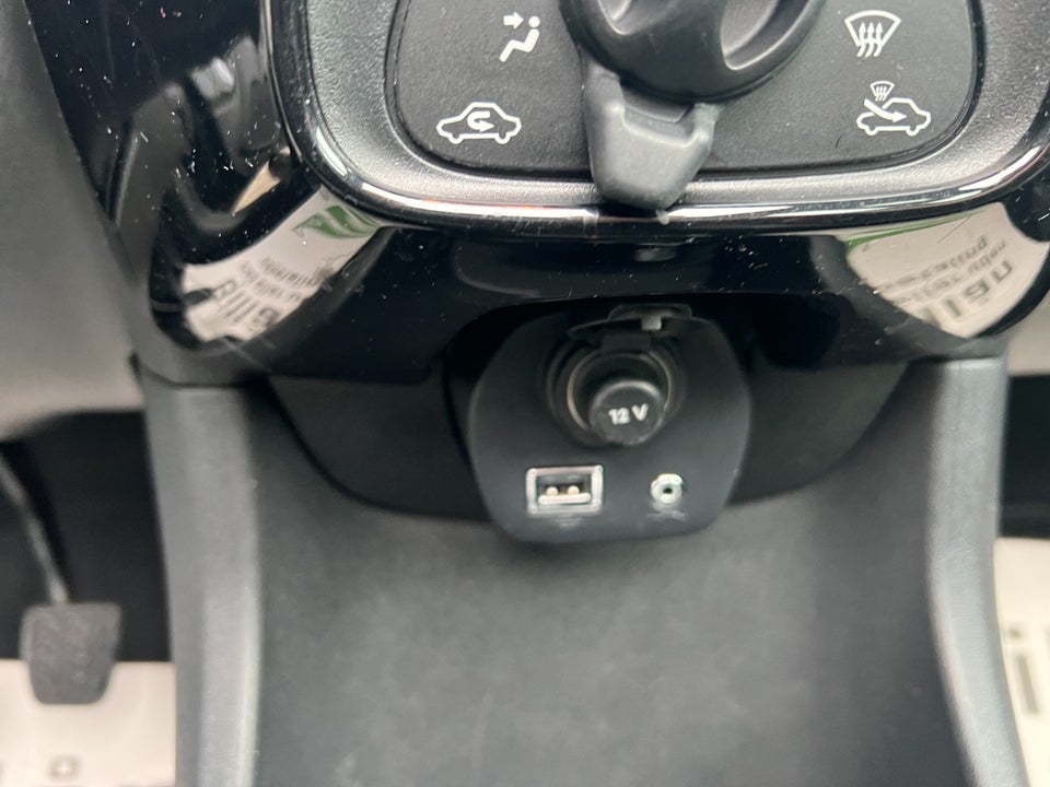 Toyota Aygo 1,0 VVT-i x-wave Sky 5d