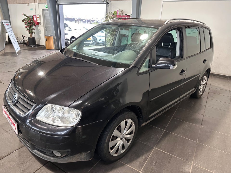 VW Touran 2,0 TDi 140 Highline DSG 5d