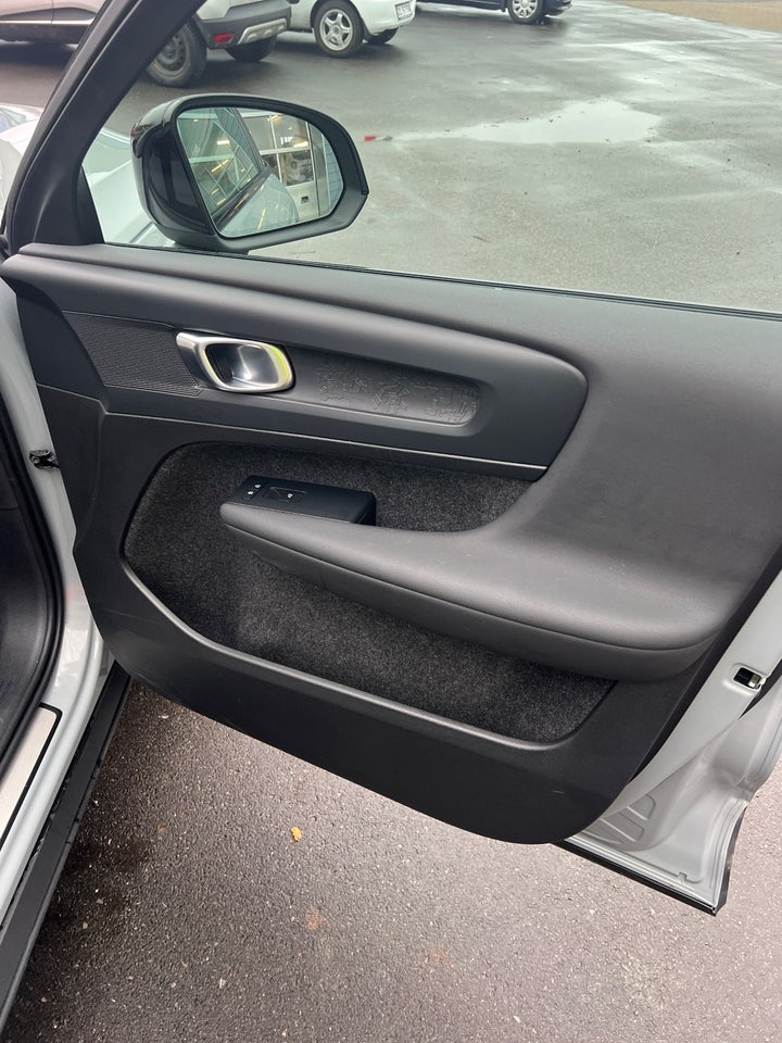 Volvo XC40 ReCharge Extended Range Plus 5d