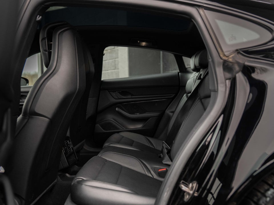 Porsche Taycan Performance+ 4d