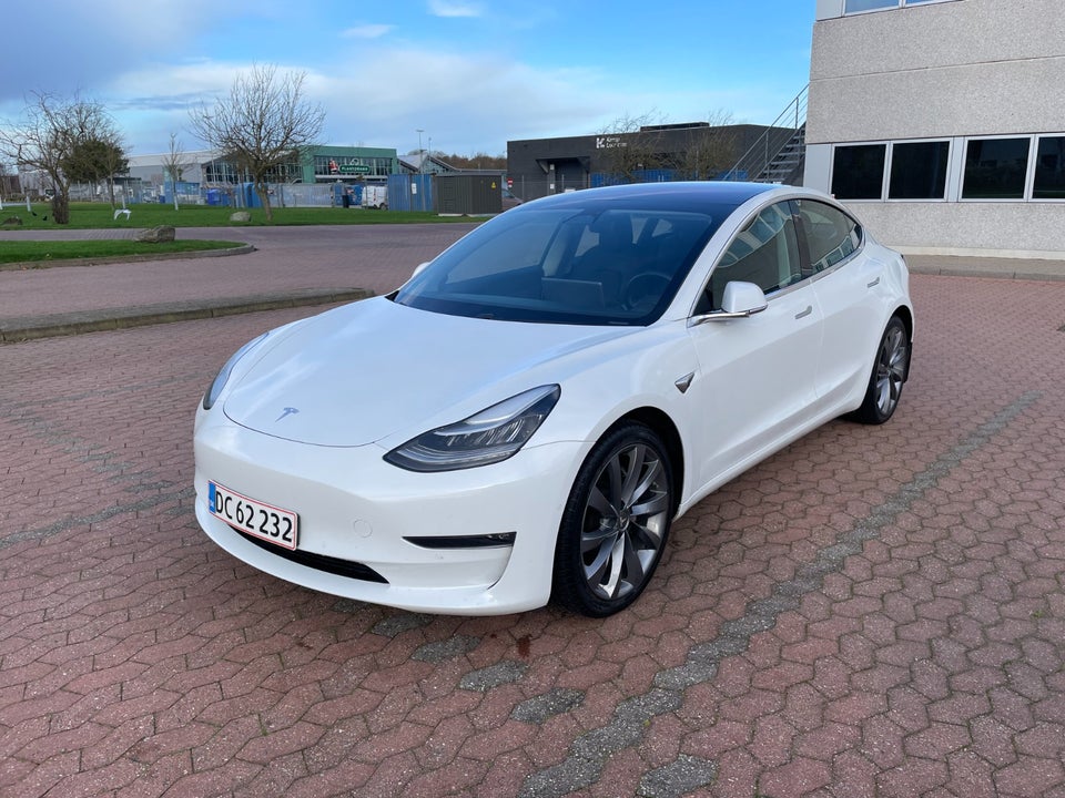 Tesla Model 3 Long Range AWD 4d