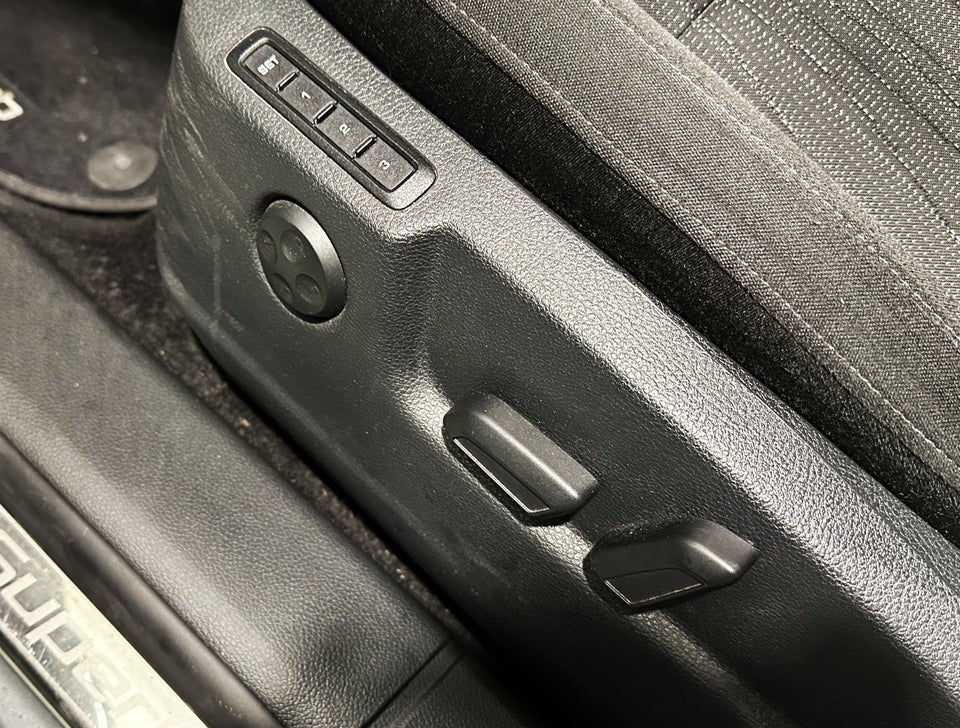 Skoda Superb 2,0 TDi 140 Elegance Combi 5d