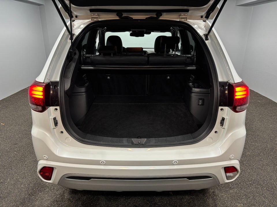 Mitsubishi Outlander 2,4 PHEV Instyle CVT 4WD 5d