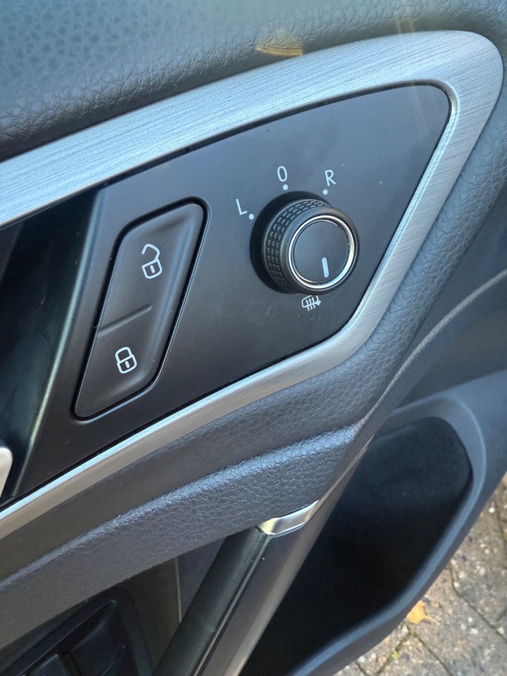 VW Golf VII 1,6 TDi 105 Highline DSG BMT 5d