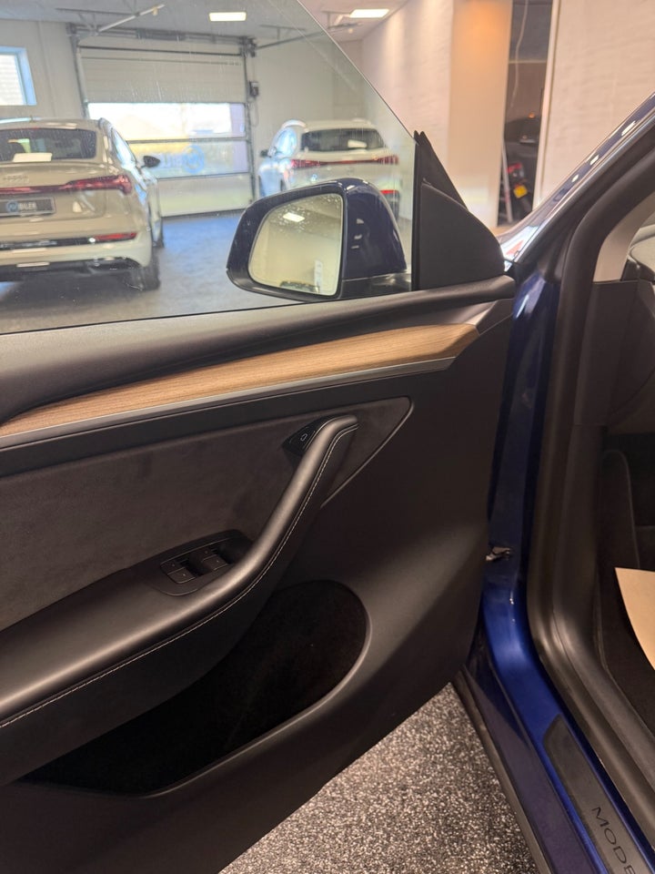 Tesla Model Y Long Range AWD 5d