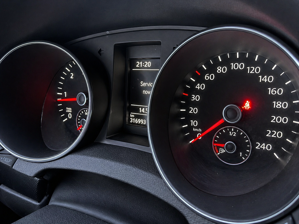 VW Golf VI 1,6 TDi 105 Highline BMT 5d