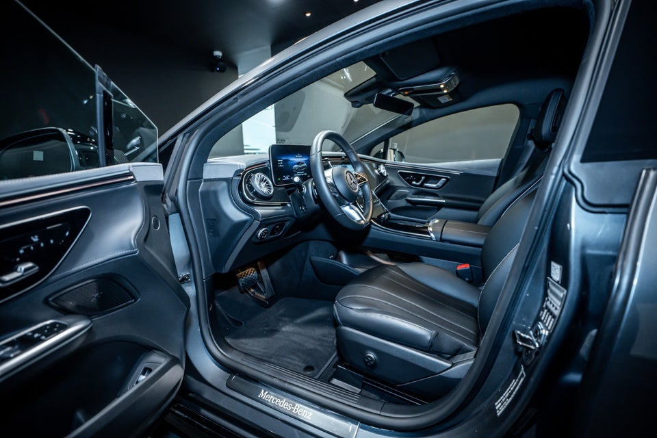 Mercedes EQE300 AMG Line 4d