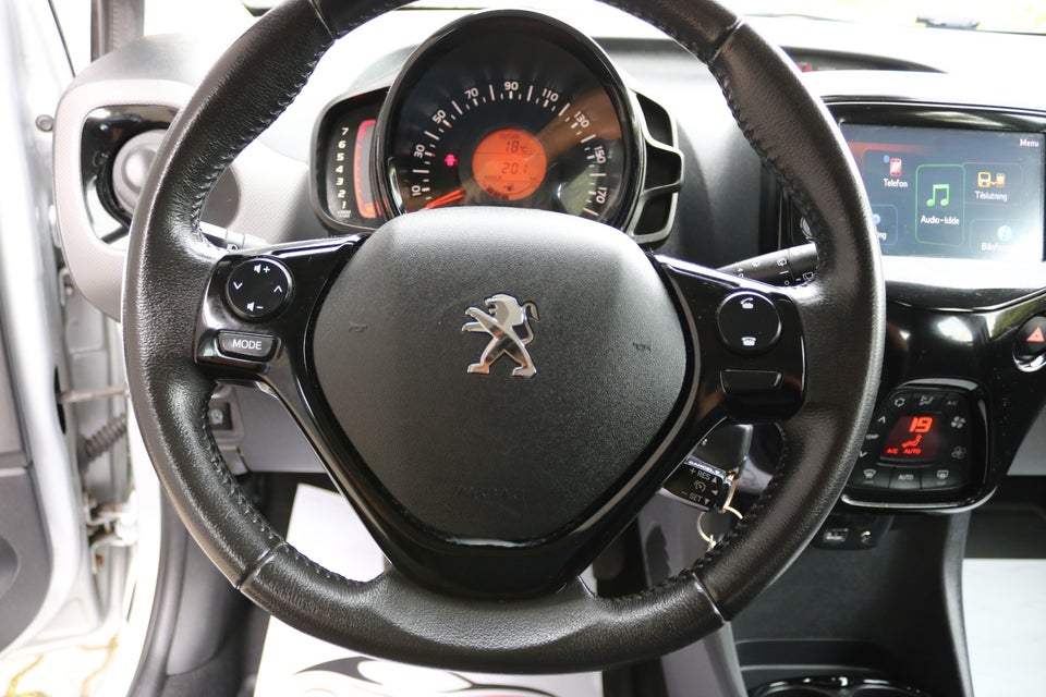 Peugeot 108 1,0 e-VTi 72 Infinity 5d