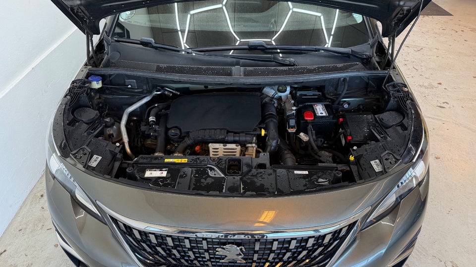 Peugeot 3008 1,2 e-THP 130 Allure 5d