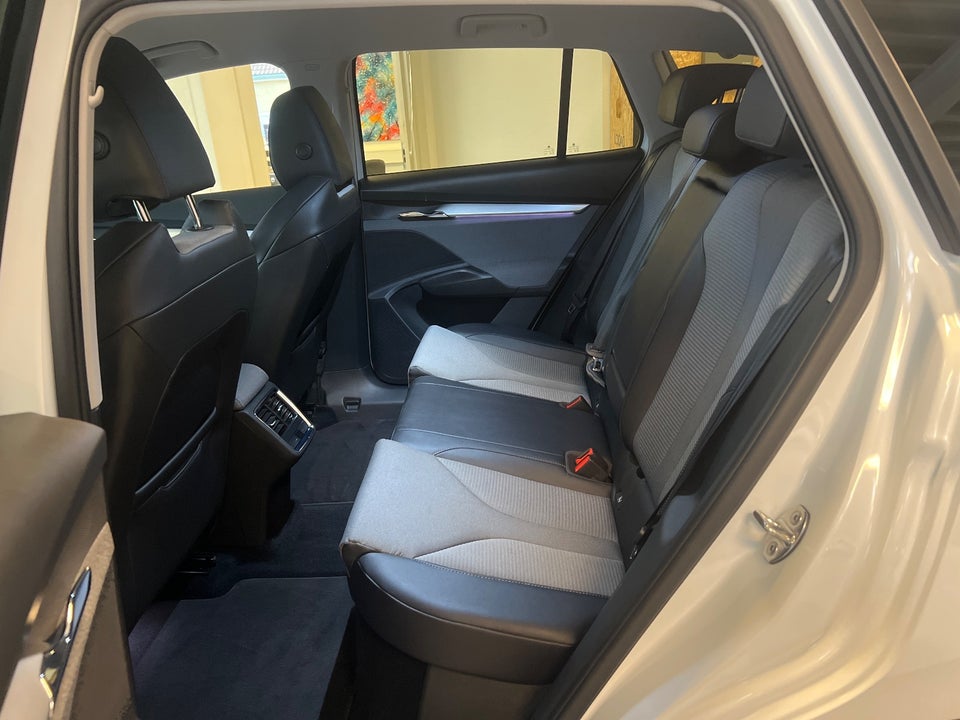 Skoda Enyaq 80 iV Loft 5d