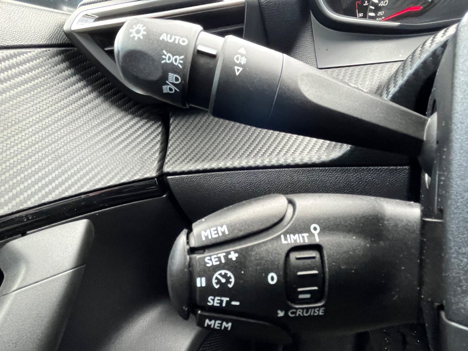 Peugeot 2008 1,2 PureTech 130 Active Limited 5d