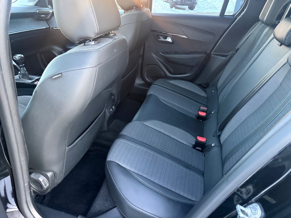 Peugeot 208 1,2 PureTech 100 Allure Sky 5d