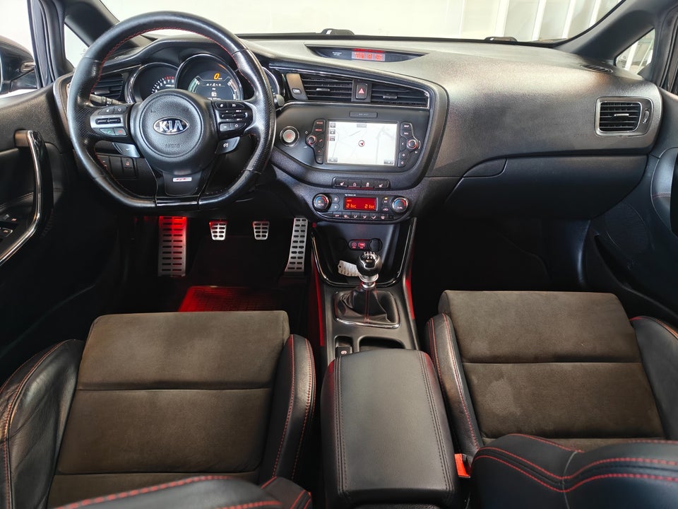 Kia Ceed 1,6 T-GDi GT Advance 5d