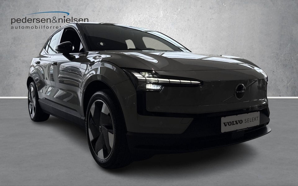 Volvo EX30 Extended Range Plus 5d