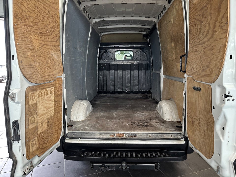 Iveco Daily 2,3 35S15 10,8m³ Van