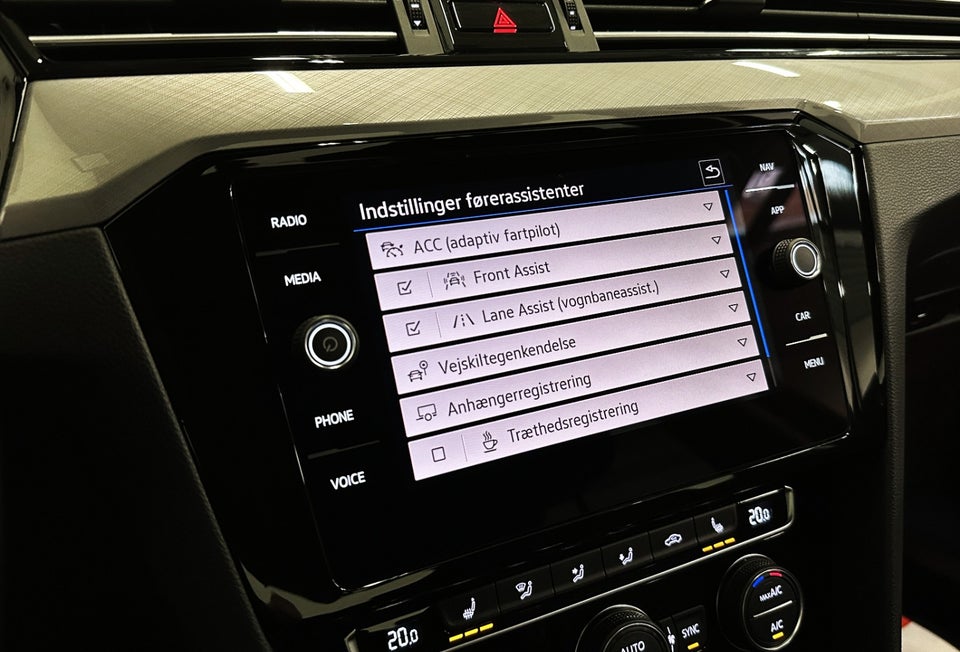 VW Passat 2,0 TDi 150 R-line DSG 4d