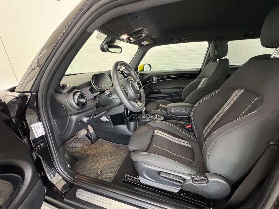 MINI Cooper SE Classic Trim 3d