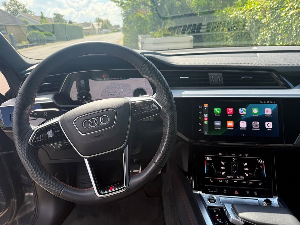 Audi Q8 e-tron 55 S-line quattro 5d