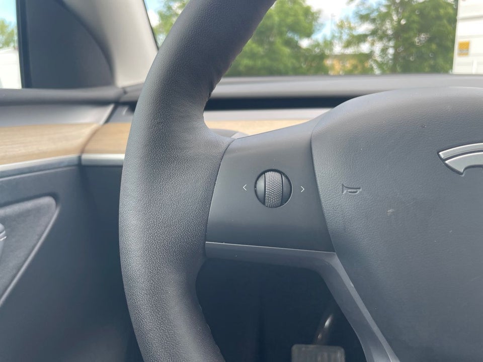 Tesla Model Y Long Range AWD 5d