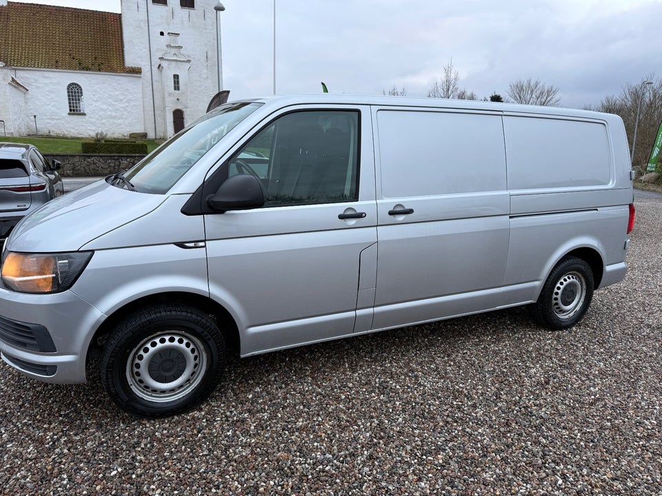 VW Transporter 2,0 TDi 140 Kassevogn lang