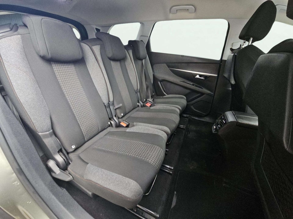 Peugeot 5008 1,2 e-THP 130 Active 7prs 5d