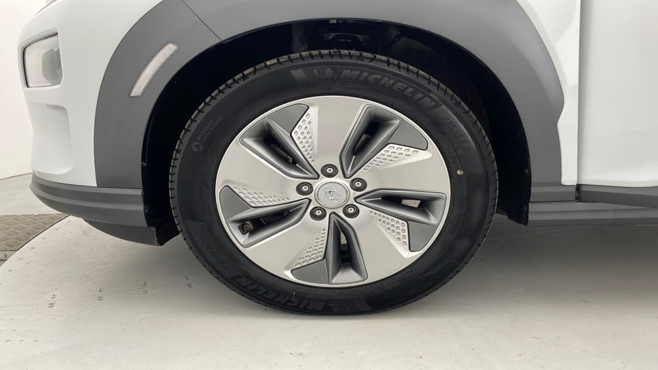 Hyundai Kona 64 EV Essential 5d