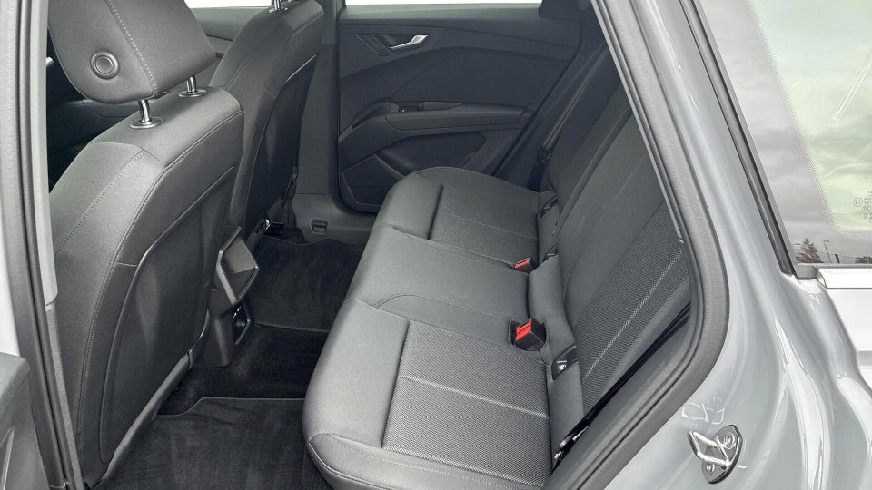 Audi Q4 e-tron 40  5d