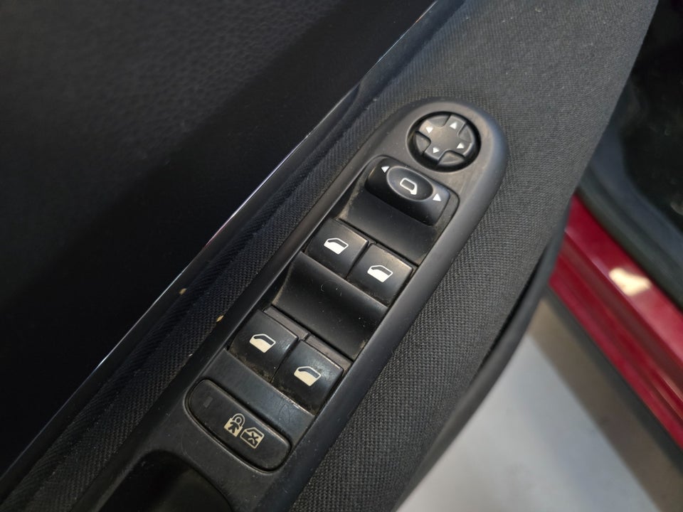 Peugeot 3008 2,0 HDi 150 Active Van 5d