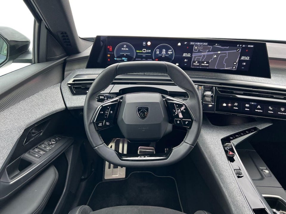 Peugeot e-3008 77 GT Pack 5d