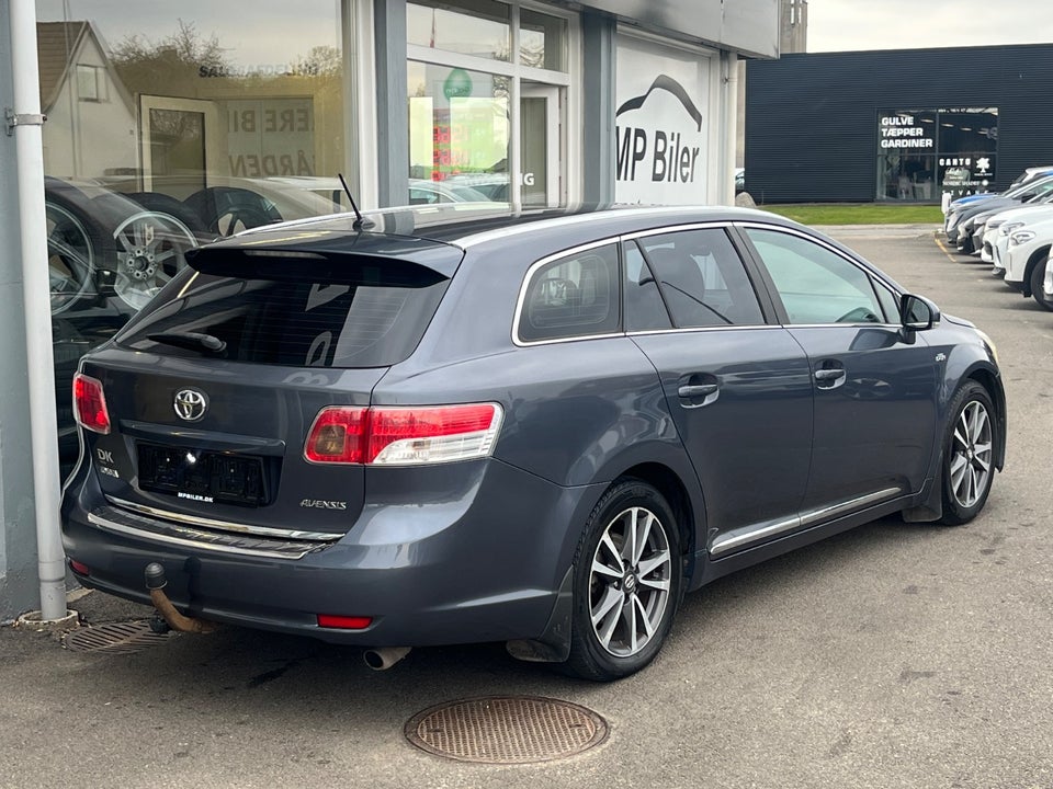 Toyota Avensis 2,2 D-CAT 150 T2 stc. aut. 5d