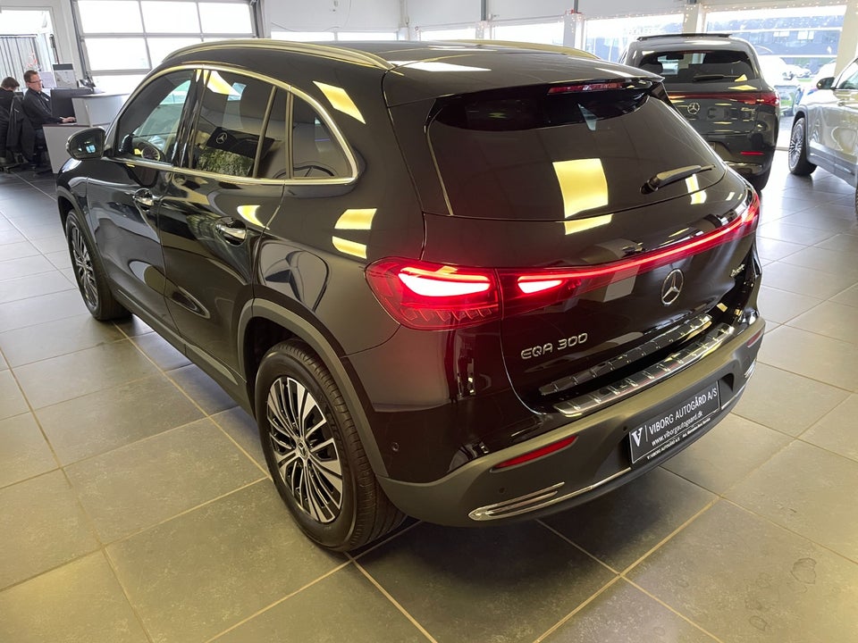 Mercedes EQA300 4Matic 5d