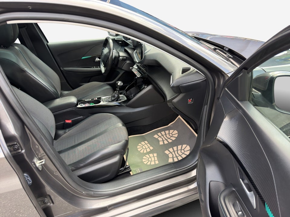 Peugeot 208 1,2 PureTech 100 Allure Sky 5d