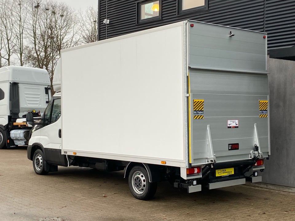 Iveco Daily 3,0 35S18 4100mm Box m/lift AG8