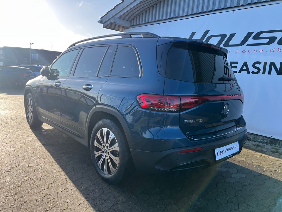 Mercedes EQB250 AMG Line 5d