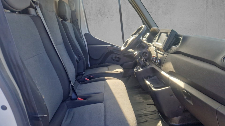 Renault Master IV T33 2,3 dCi 135 L2H2 Kassevogn