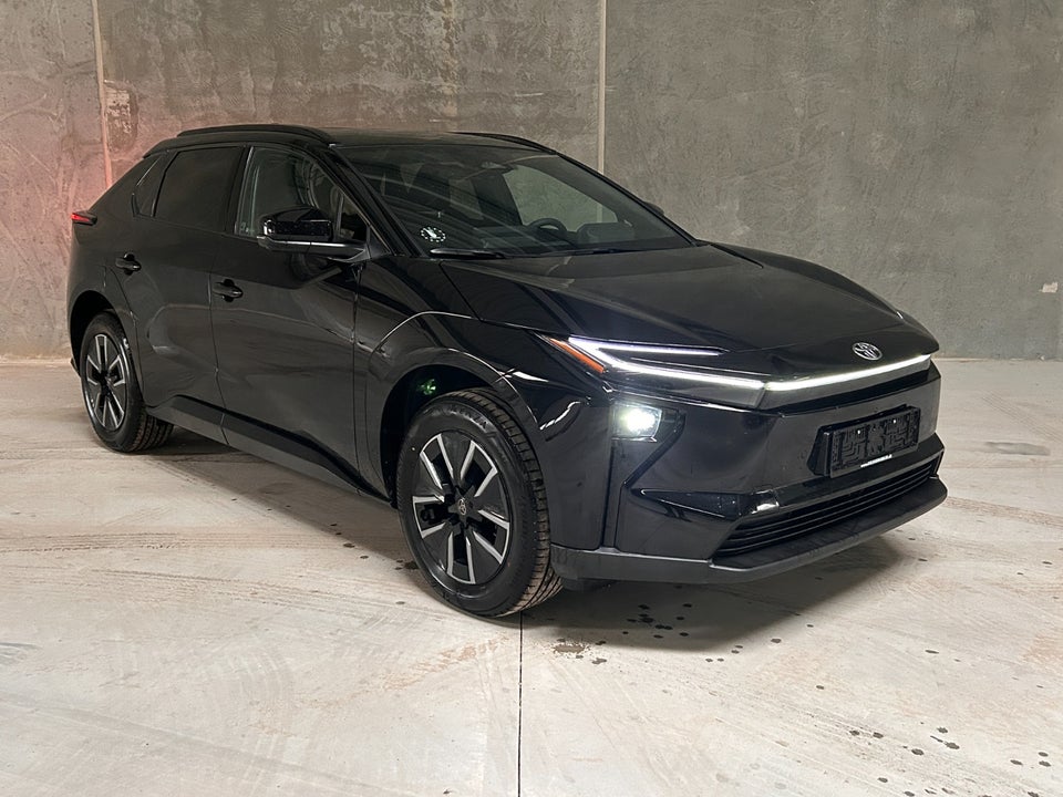 Toyota bZ4X 73 Active Tech 5d